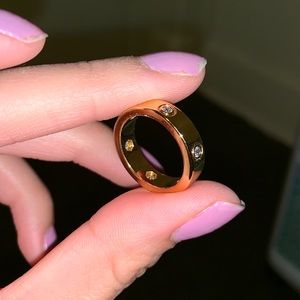 Gold ring. Size 6
